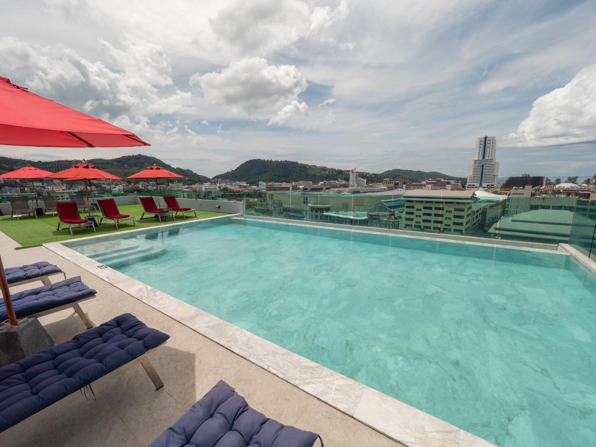 Neon Patong Hotel Buitenkant foto